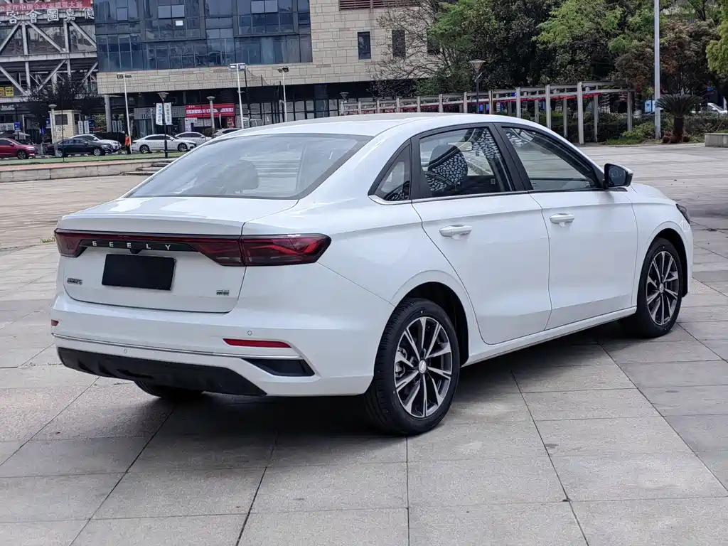 Geely Emgrand 2025 4 1.5L CVT