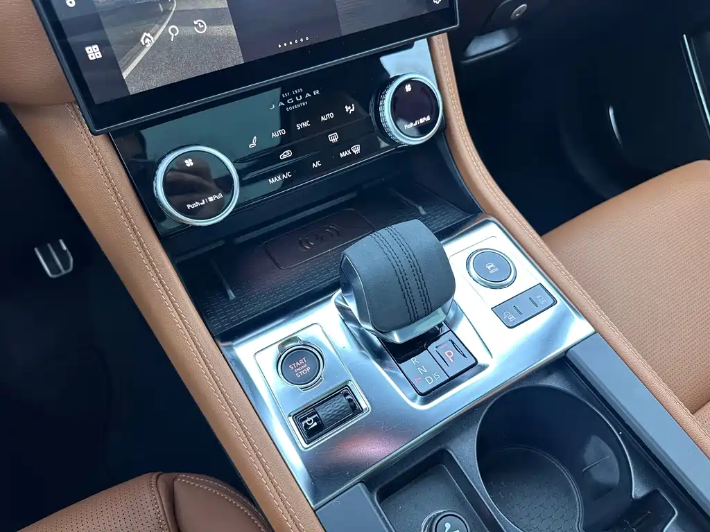 Jaguar F-PACE — миниатюра 16