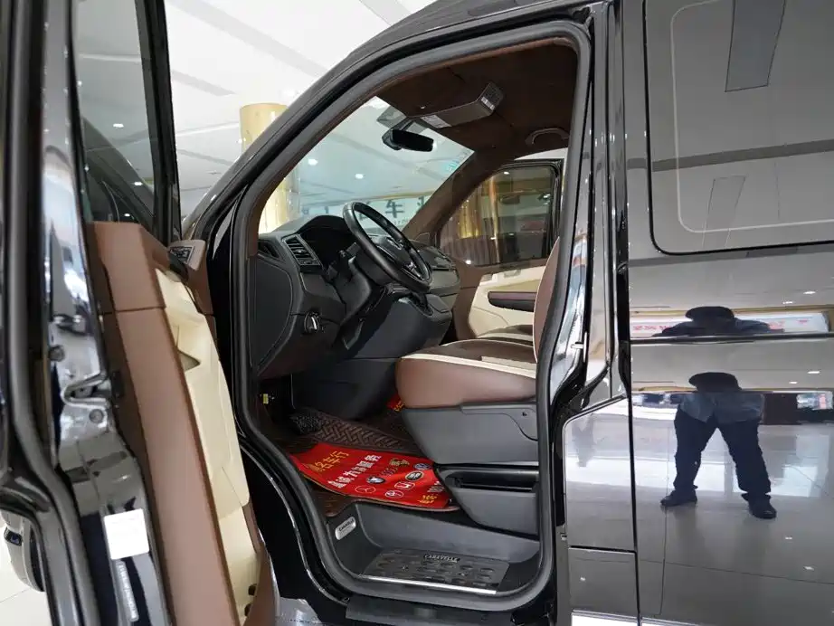 Volkswagen Caravelle — миниатюра 5