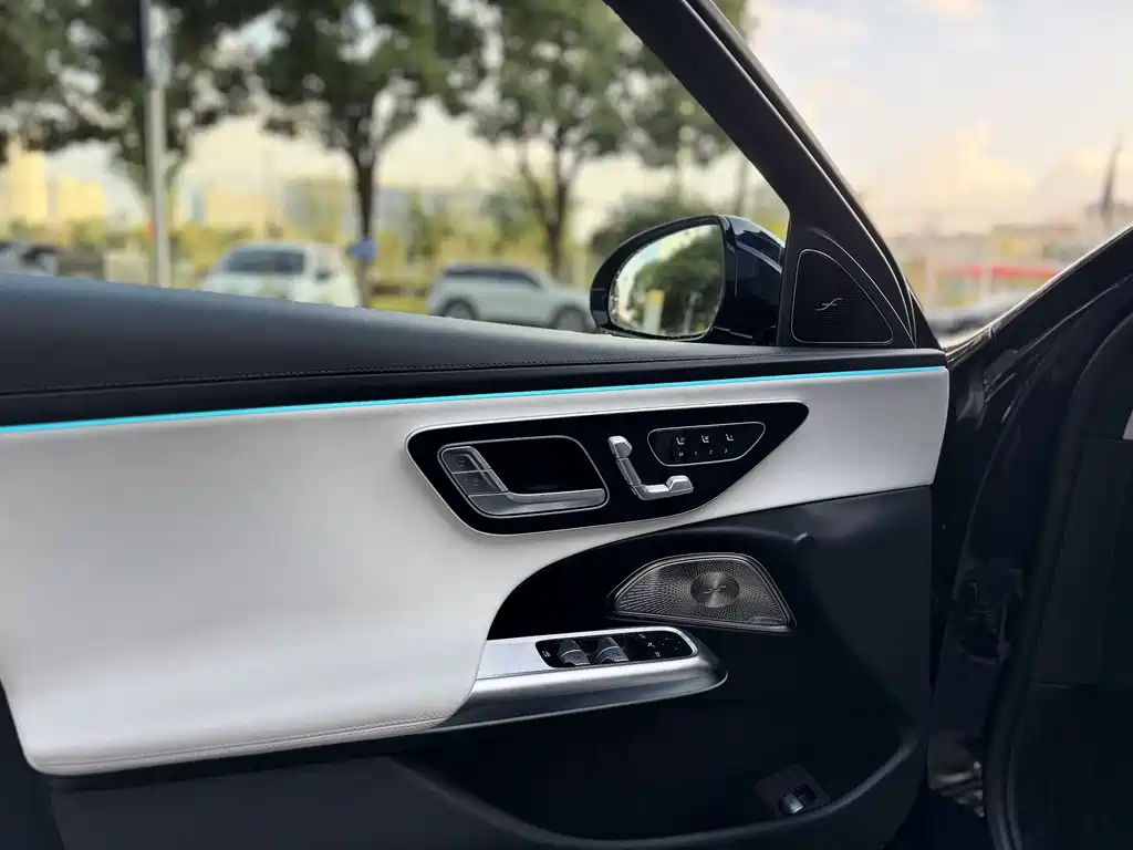 Mercedes-Benz E-Class — миниатюра 3