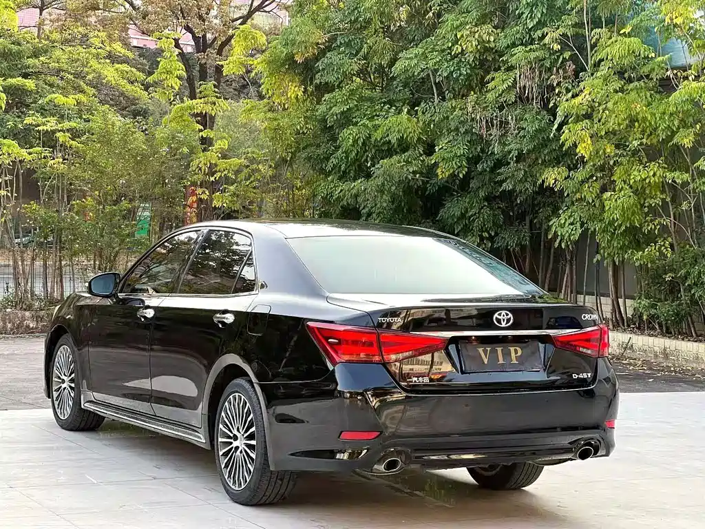 Toyota Crown — миниатюра 8