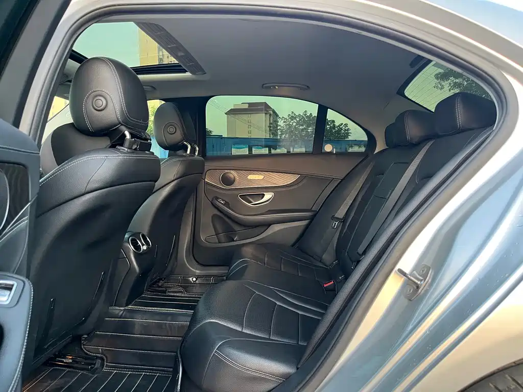 Mercedes-Benz C-Class — миниатюра 6