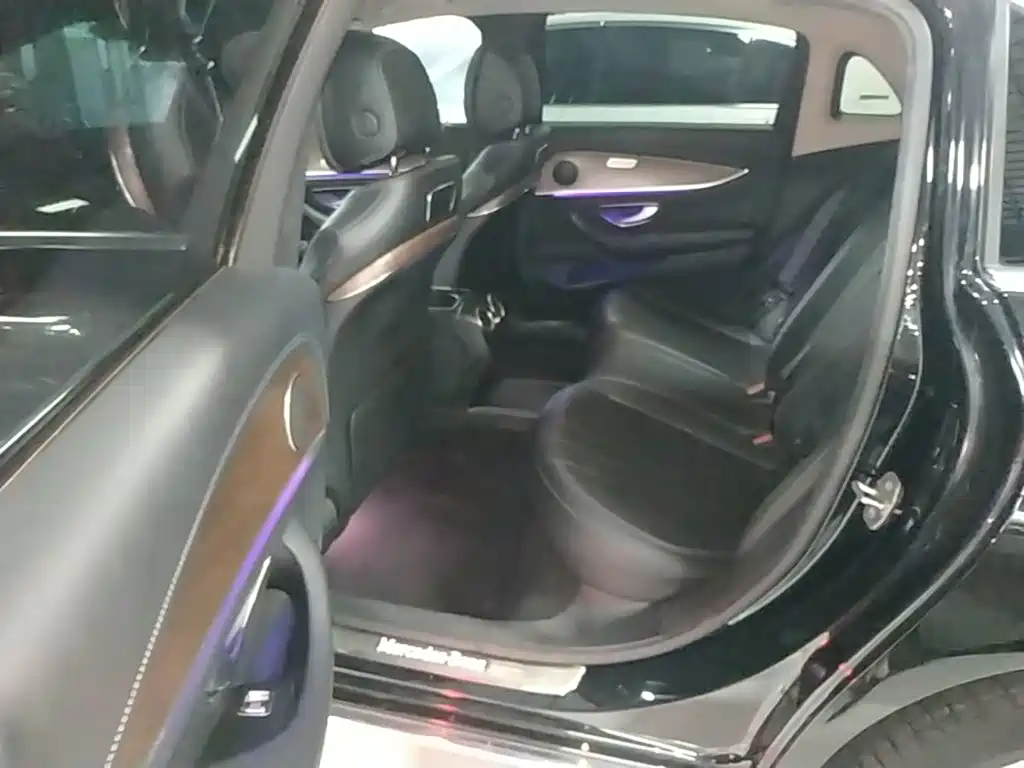 Mercedes-Benz E-Class — миниатюра 17