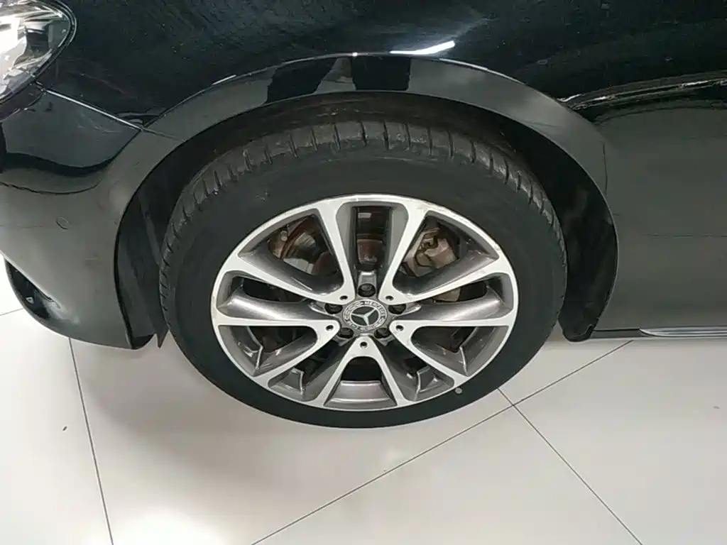 Mercedes-Benz E-Class — миниатюра 23