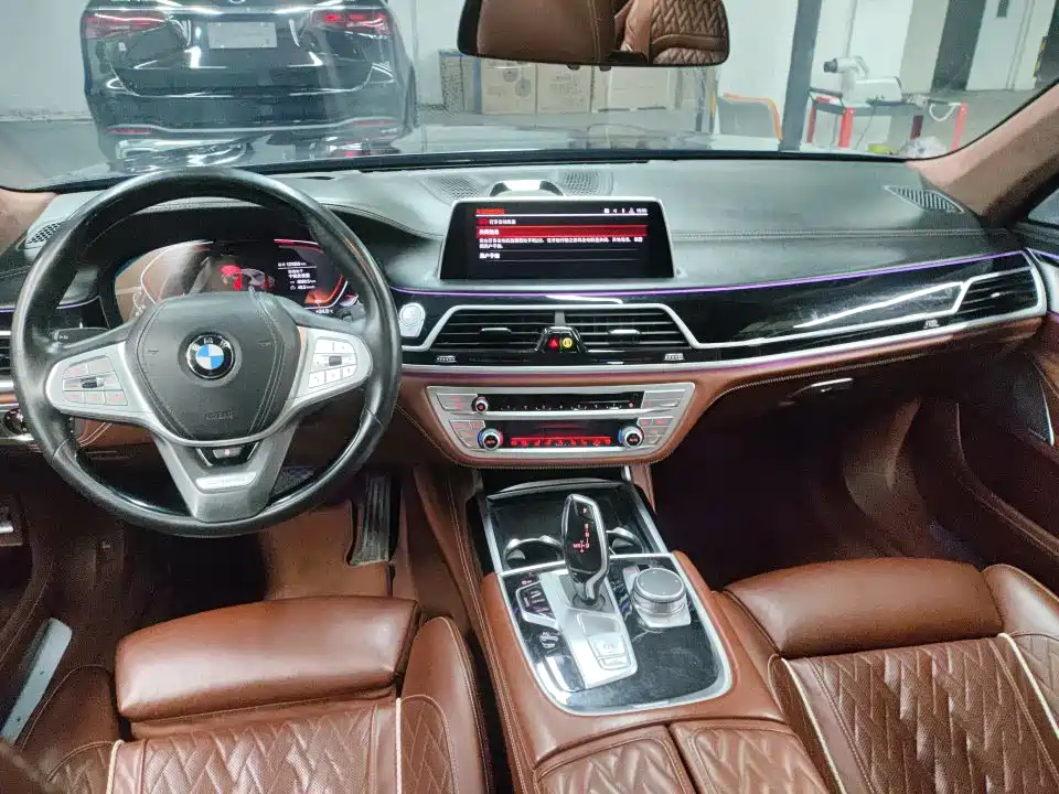 BMW 7 Series — миниатюра 5