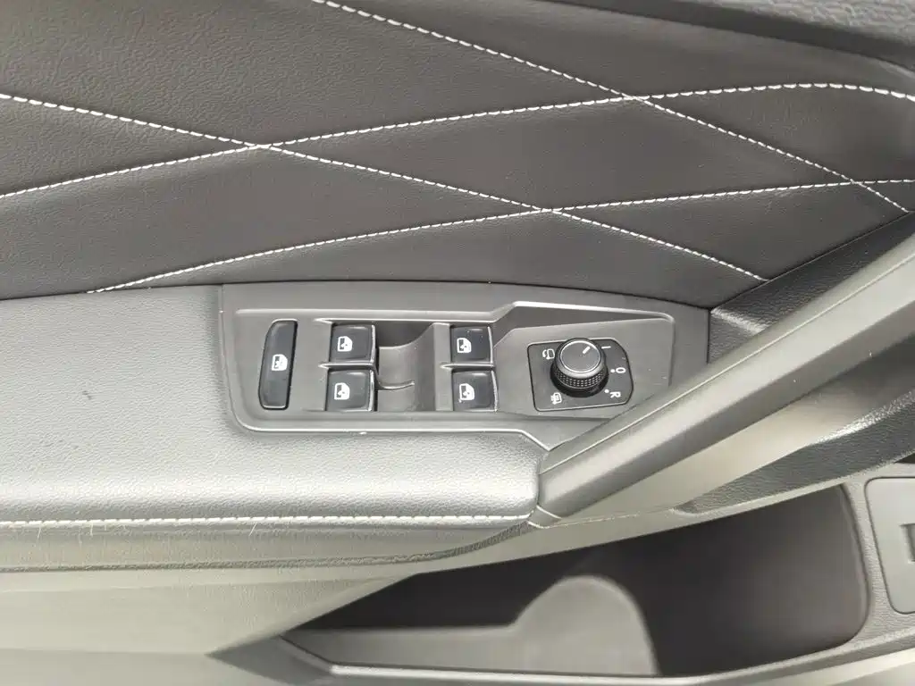 Volkswagen Tiguan L — миниатюра 9