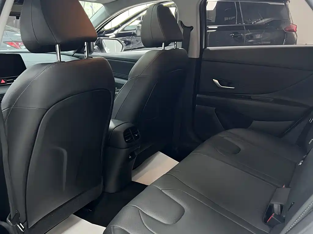Hyundai Elantra — миниатюра 16