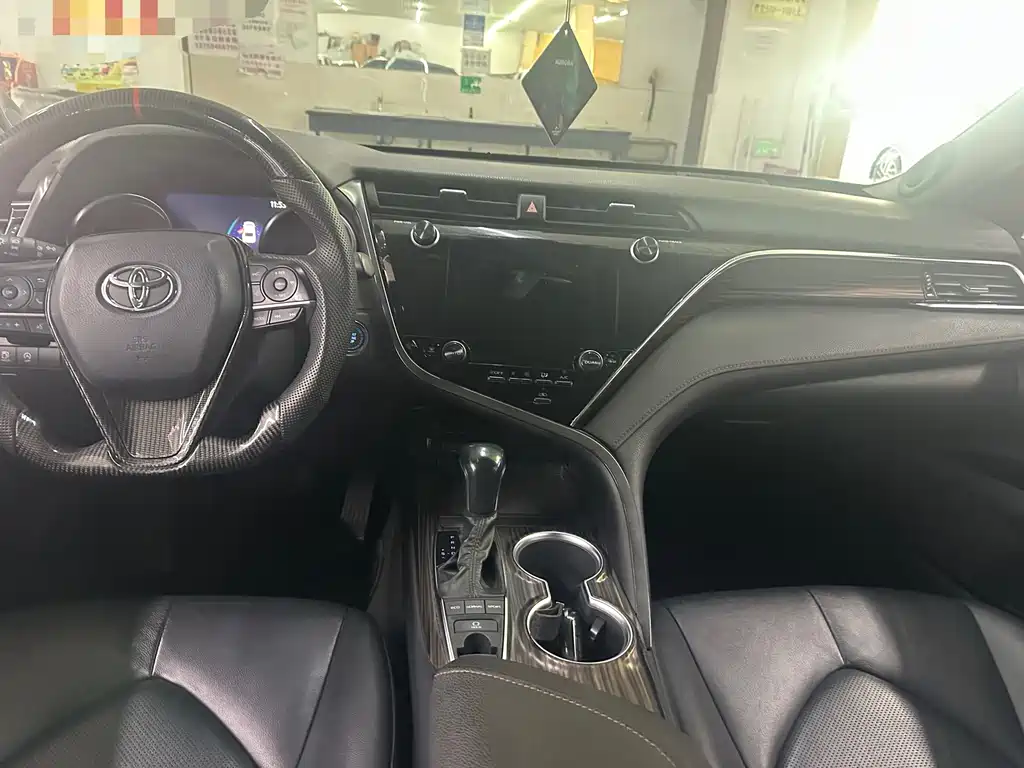 Toyota Camry — миниатюра 5