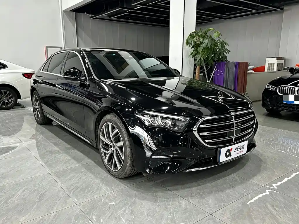 Mercedes-Benz E-Class — миниатюра 3