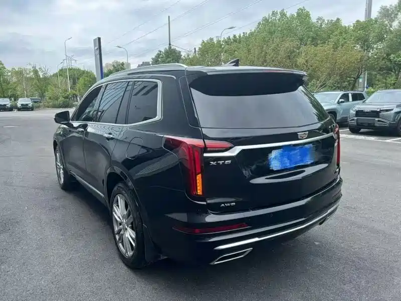 CADILLAC XT6