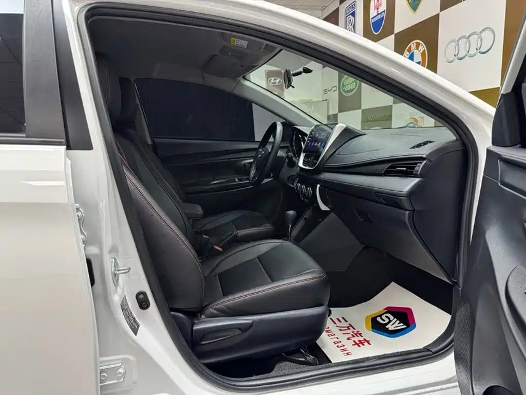 Toyota Yaris L — миниатюра 10
