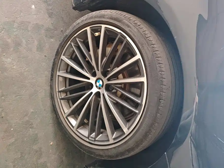 BMW 5 Series — миниатюра 6