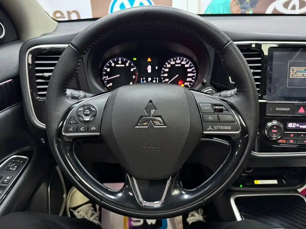 Mitsubishi Outlander — миниатюра 11
