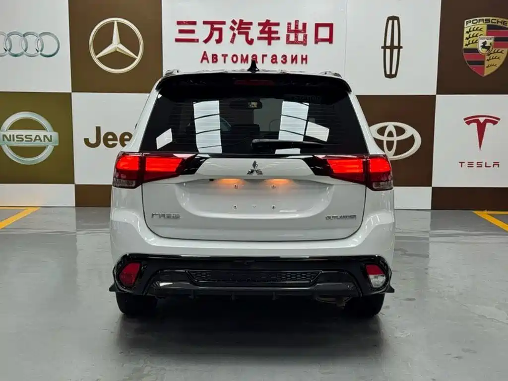 Mitsubishi Outlander — миниатюра 5
