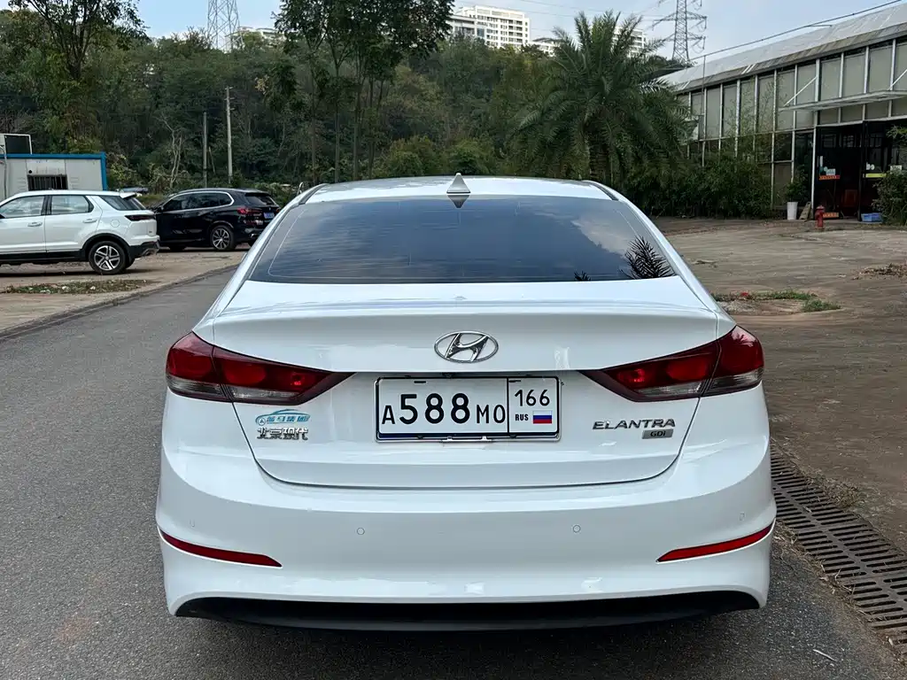Hyundai Elantra — миниатюра 6