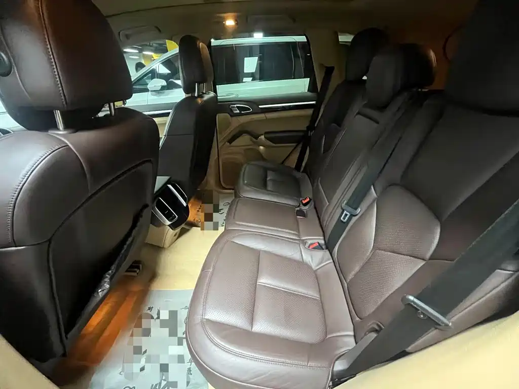 Porsche Cayenne — миниатюра 6