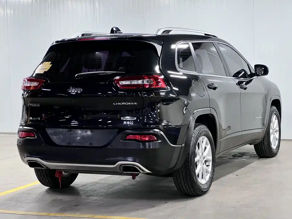Jeep Cherokee — миниатюра 4
