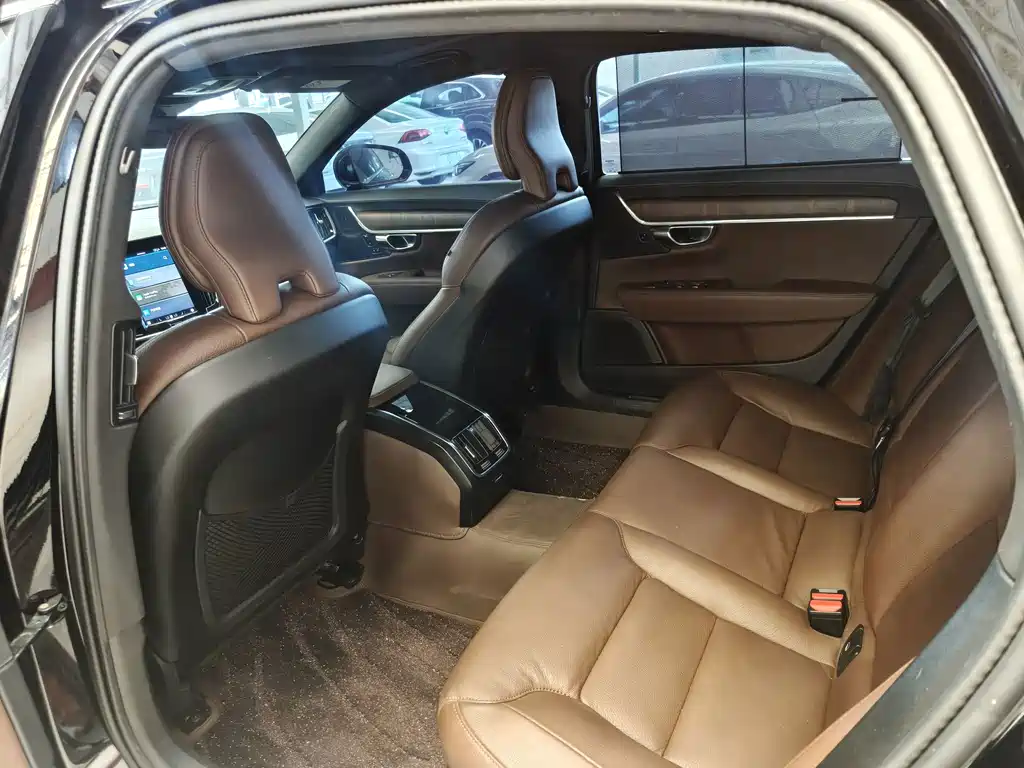 Volvo S90 — миниатюра 7