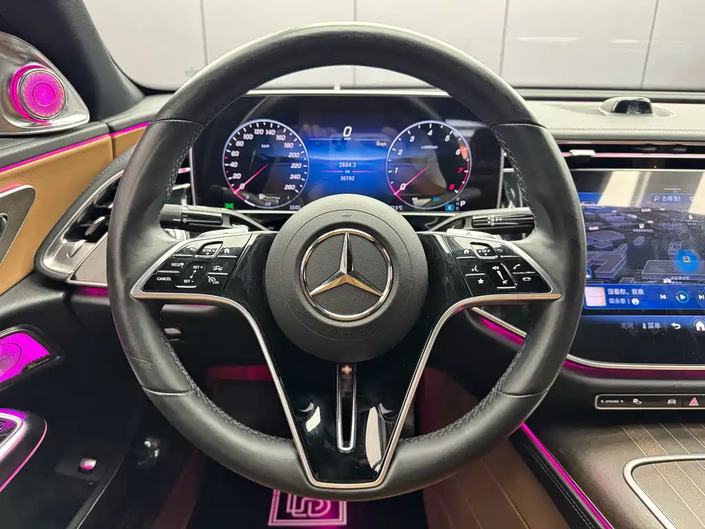 Mercedes-Benz E-Class — миниатюра 6