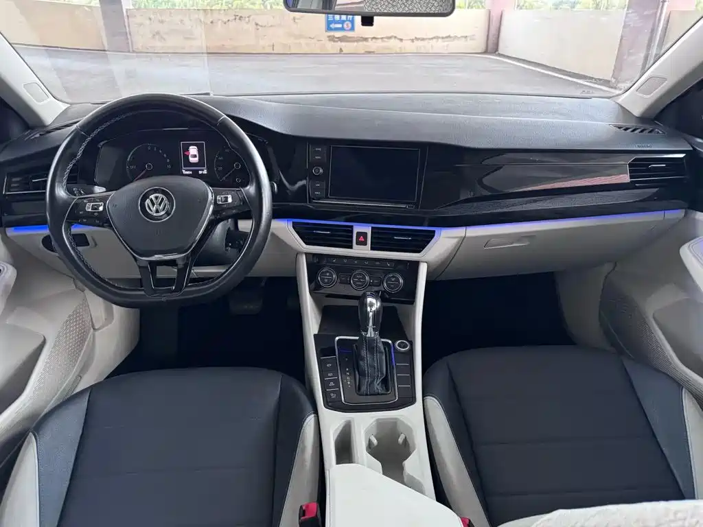 Volkswagen Bora EV — миниатюра 5