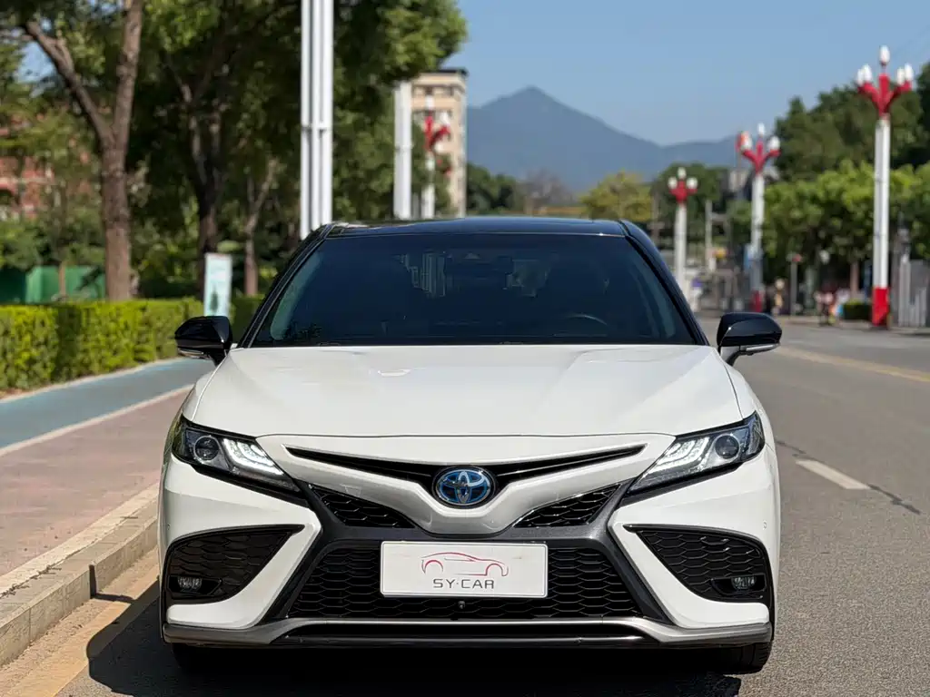 Toyota Camry — миниатюра 2