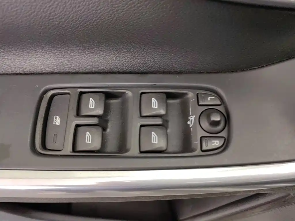 Volvo XC60 — миниатюра 9