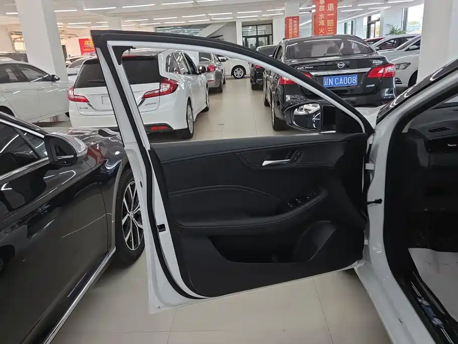 Roewe i5 — миниатюра 7