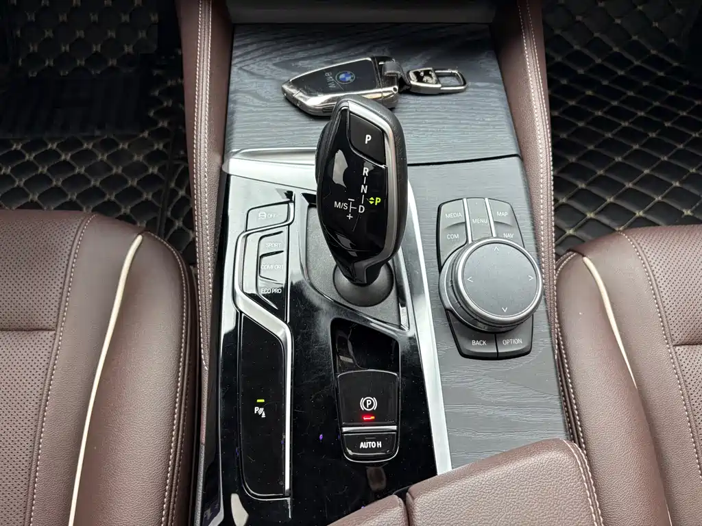 BMW 5 Series — миниатюра 16