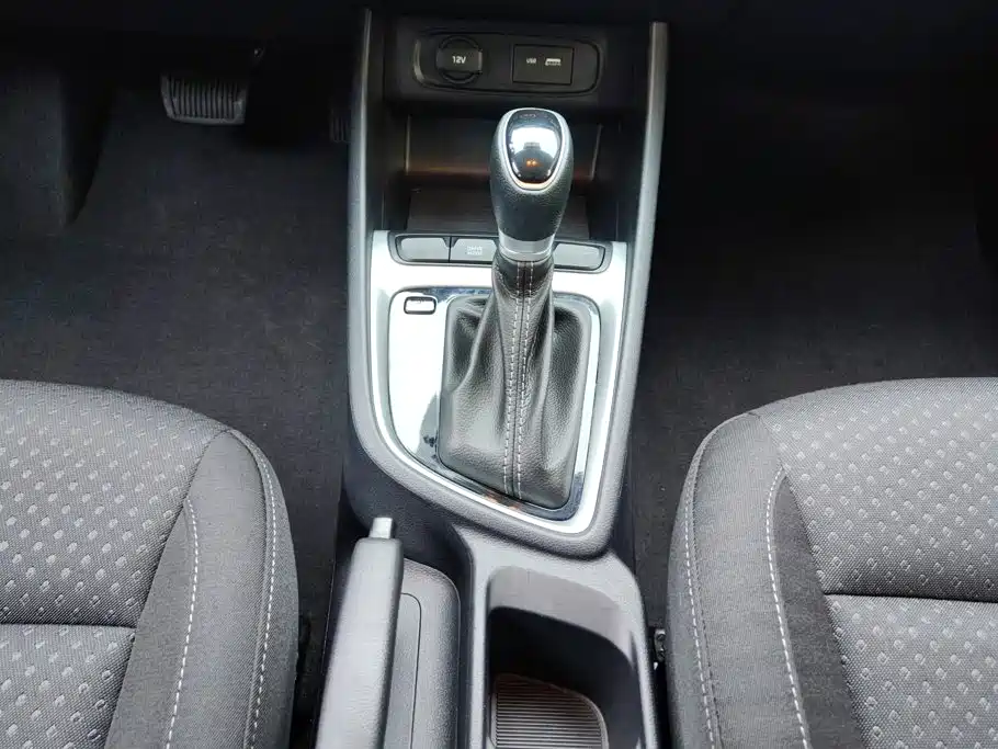 Hyundai Elantra — миниатюра 16