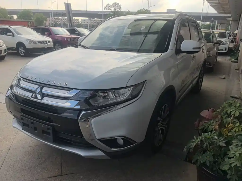 Mitsubishi Outlander — миниатюра 2