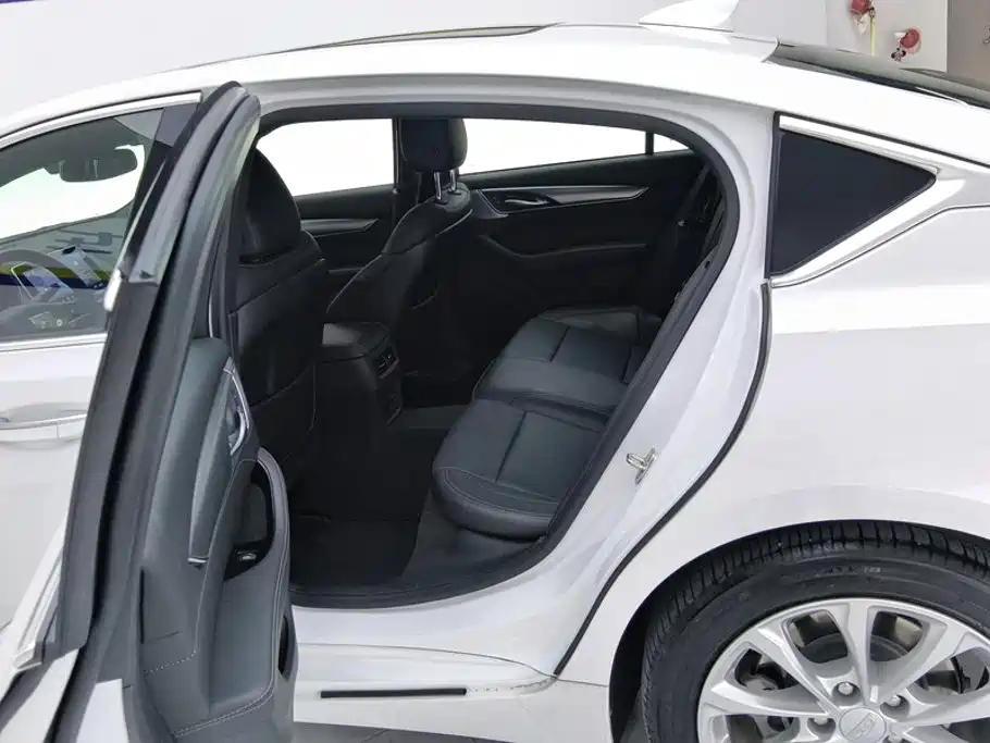 Cadillac CT5 — миниатюра 11