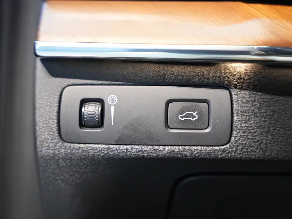 Volvo XC90 — миниатюра 10