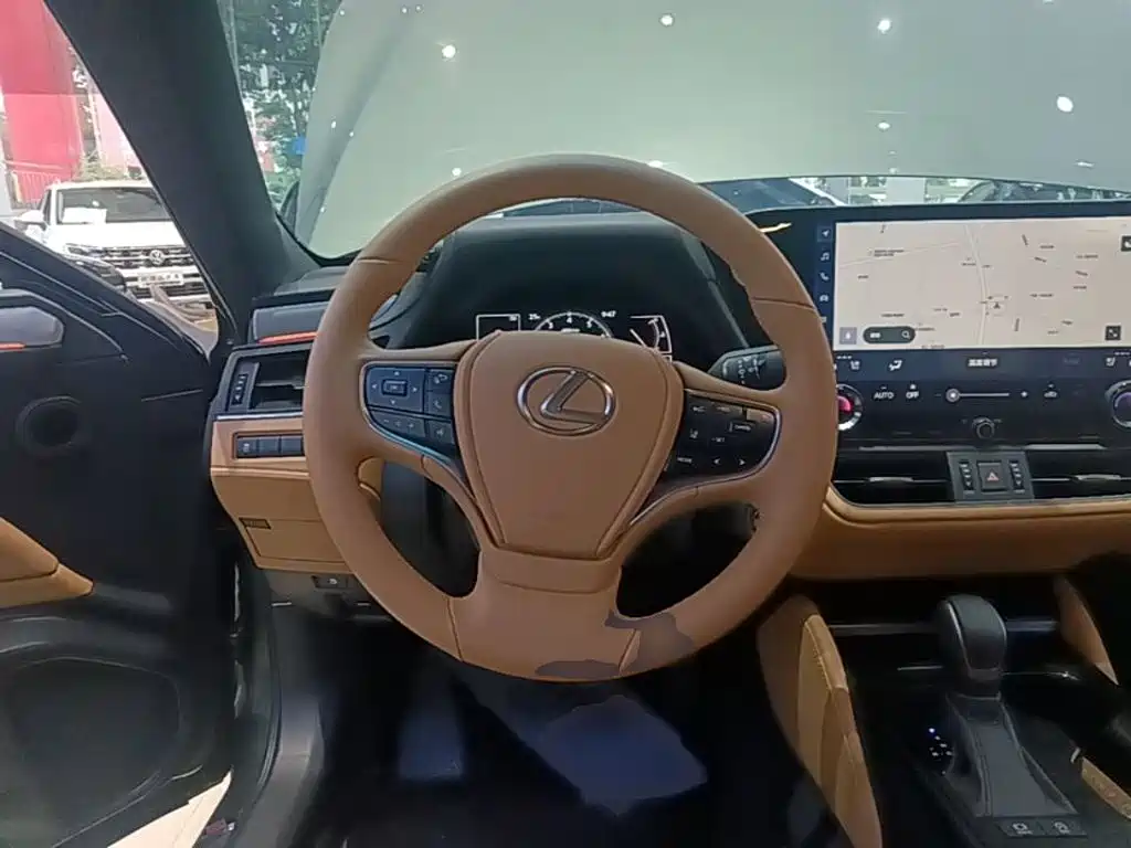 Lexus ES — миниатюра 11