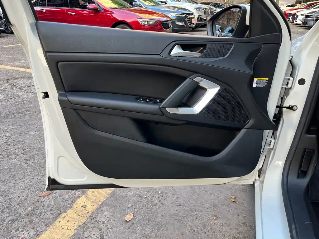 Peugeot 408 — миниатюра 8