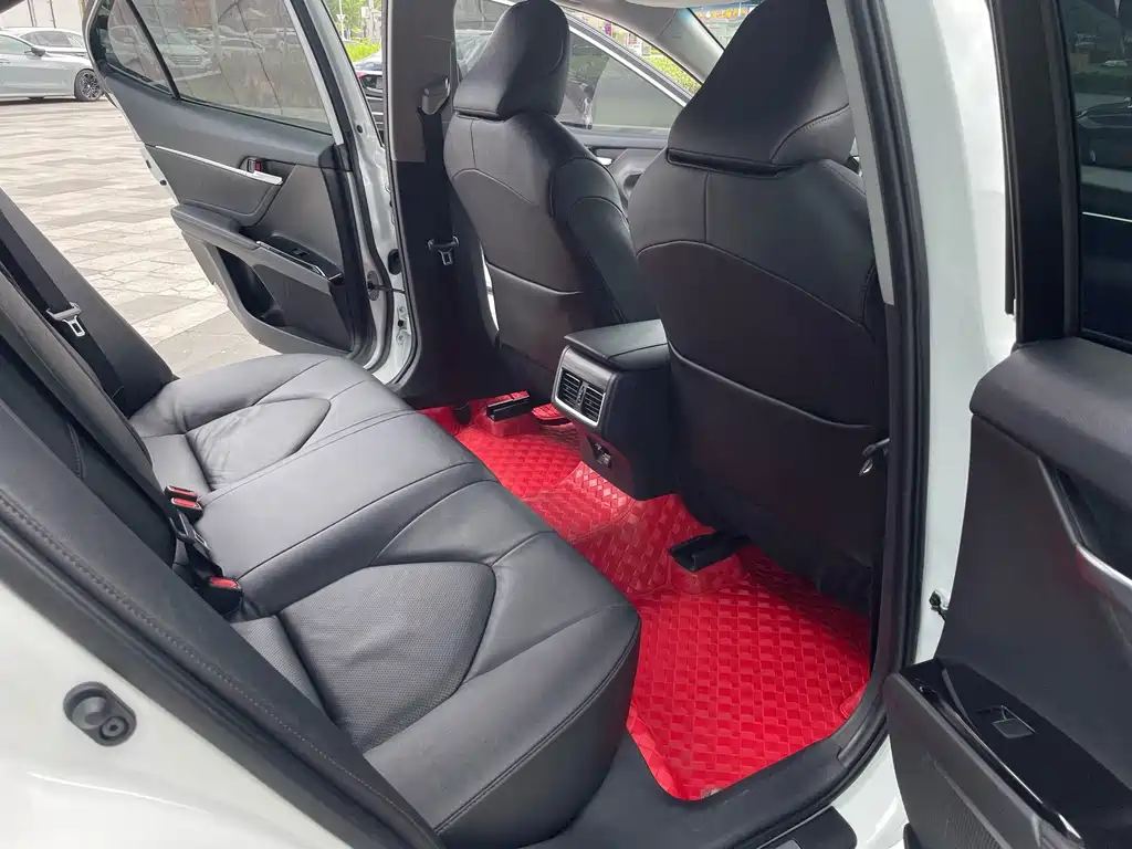 Toyota Camry — миниатюра 12