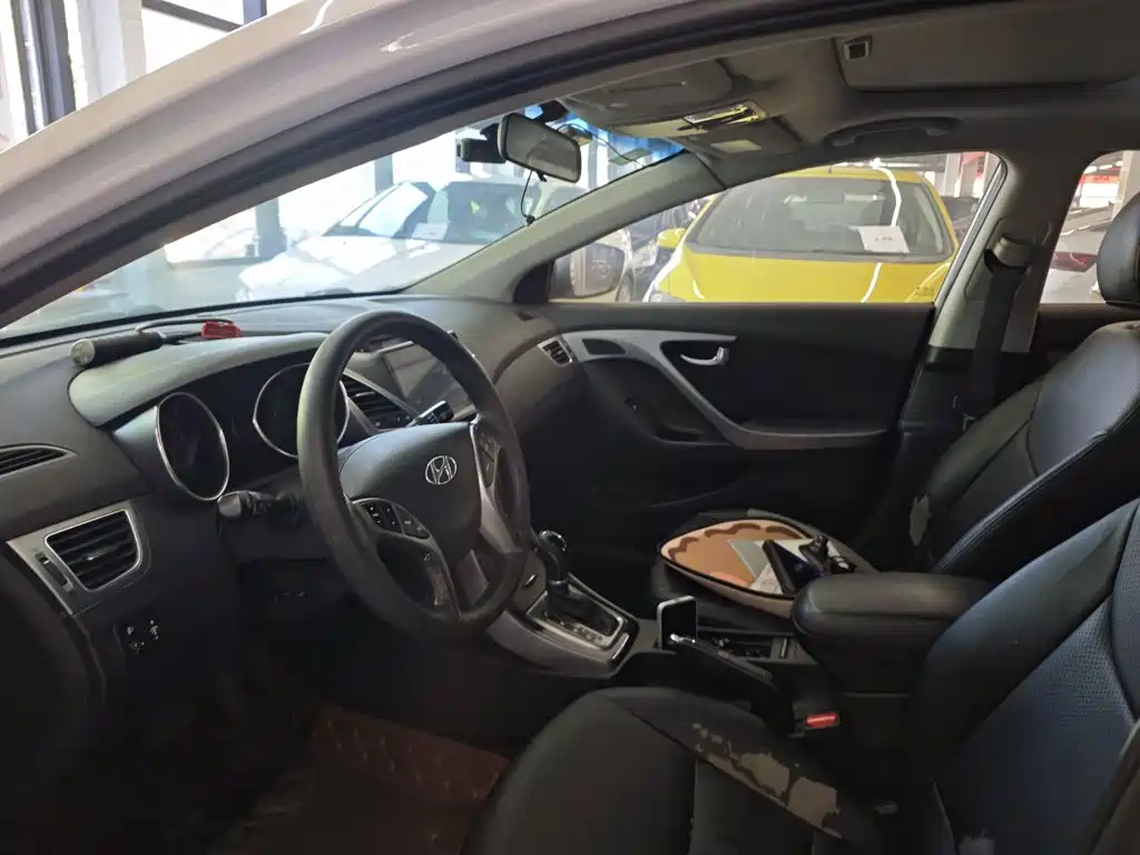Hyundai Elantra Langdong — миниатюра 12