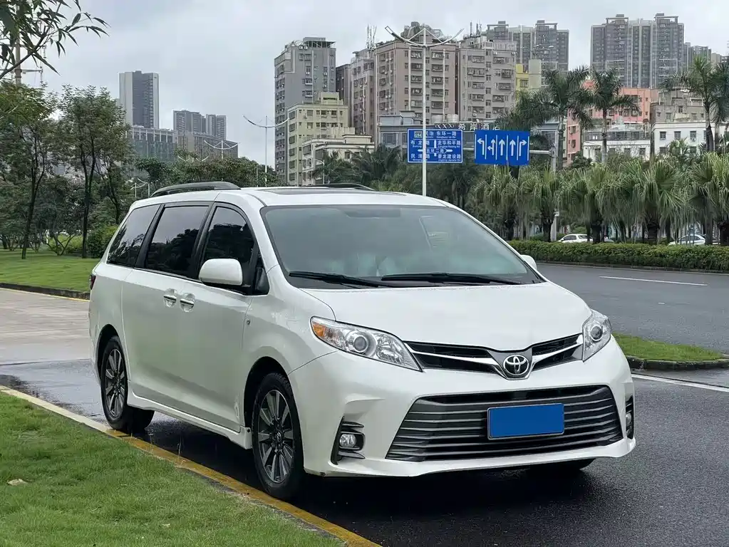 Toyota Sienna 2018 3.5L