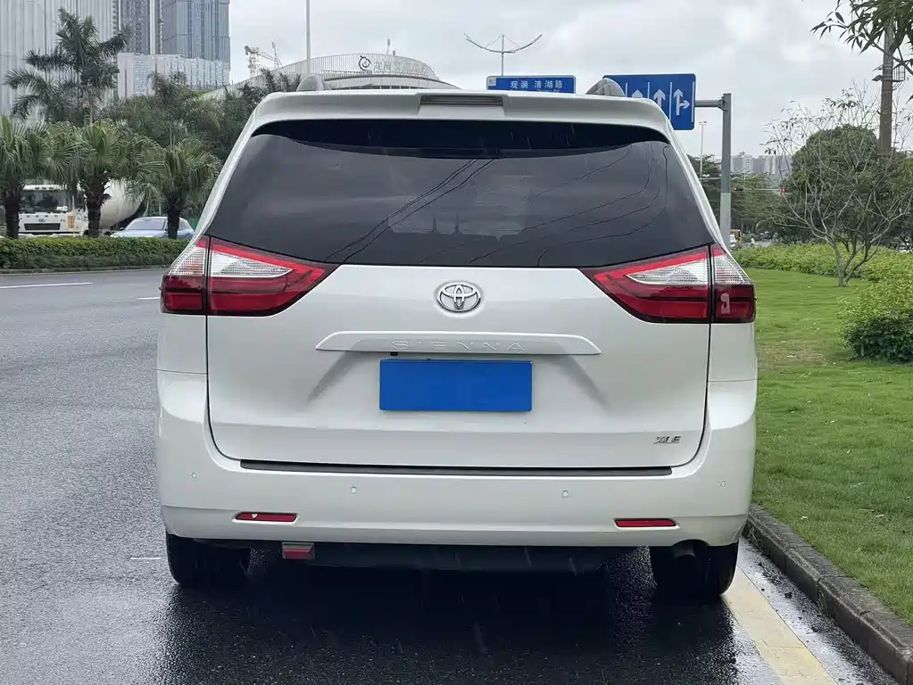 Toyota Sienna 2018 3.5L