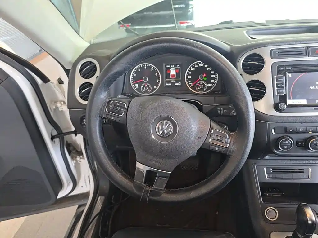 Volkswagen Tiguan — миниатюра 11