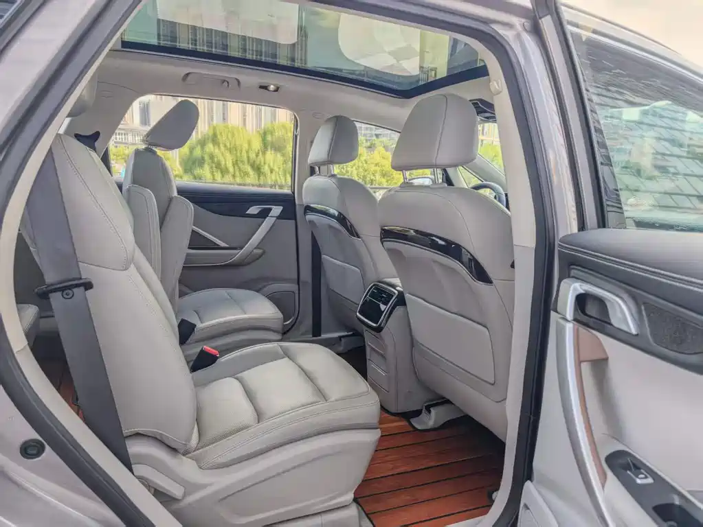 Geely Jia Ji New Energy — миниатюра 10
