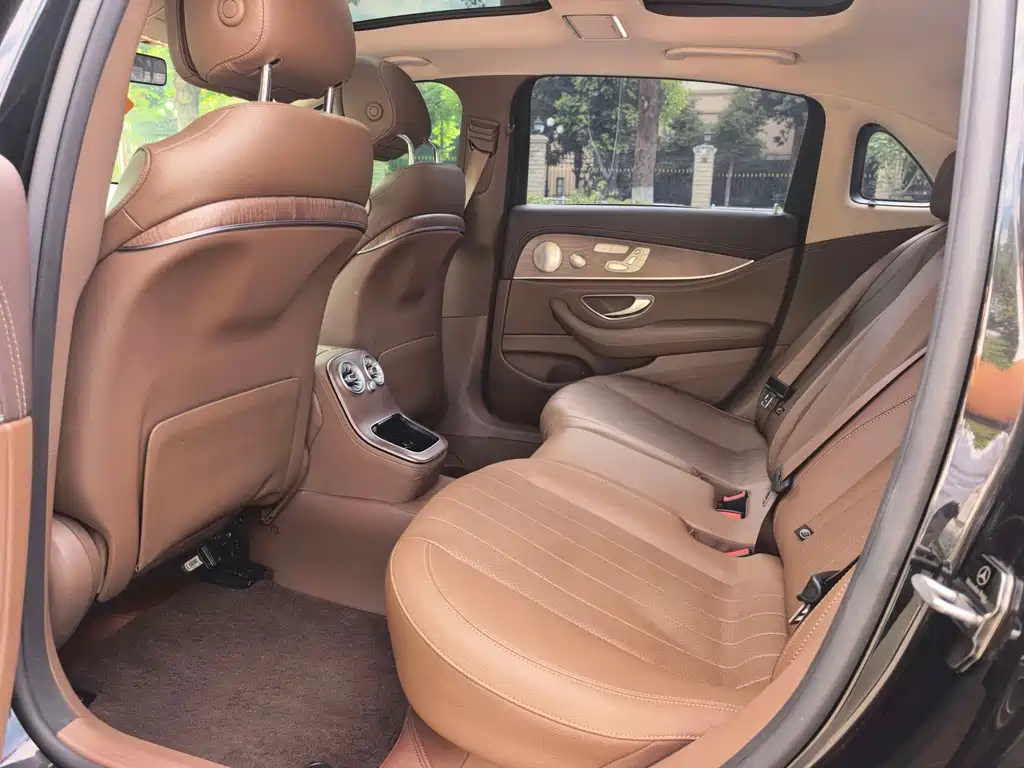 Mercedes-Benz E-Class — миниатюра 5