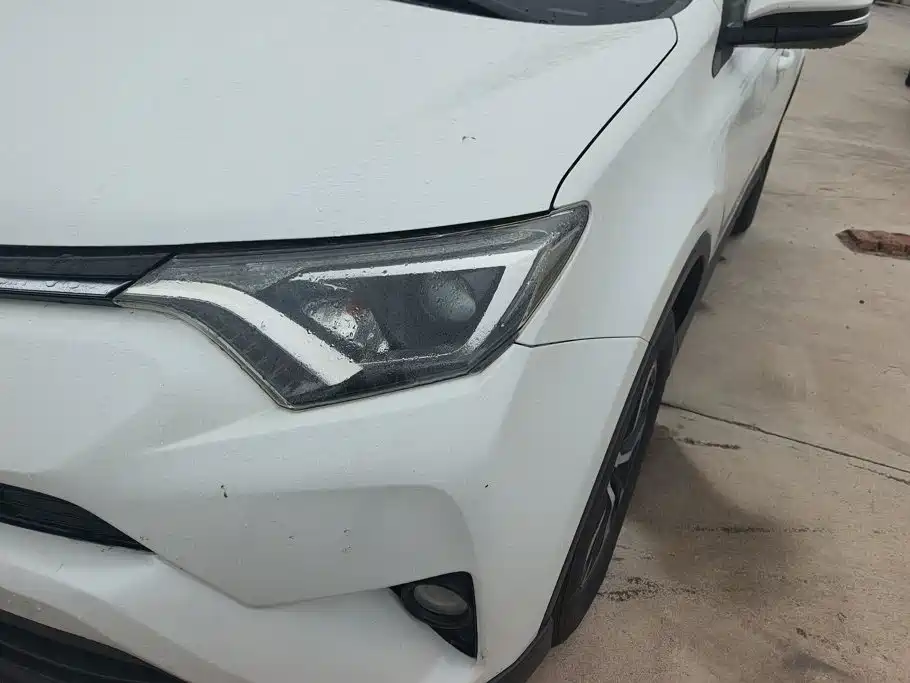 Toyota RAV4 — миниатюра 5