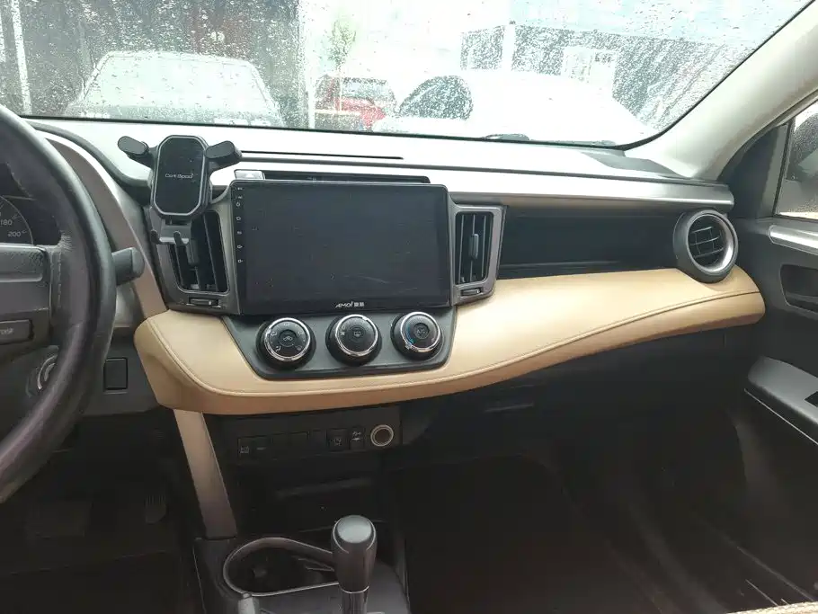 Toyota RAV4 — миниатюра 13