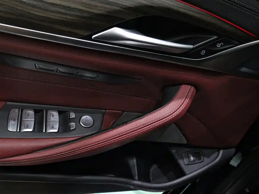 BMW 5 Series — миниатюра 18