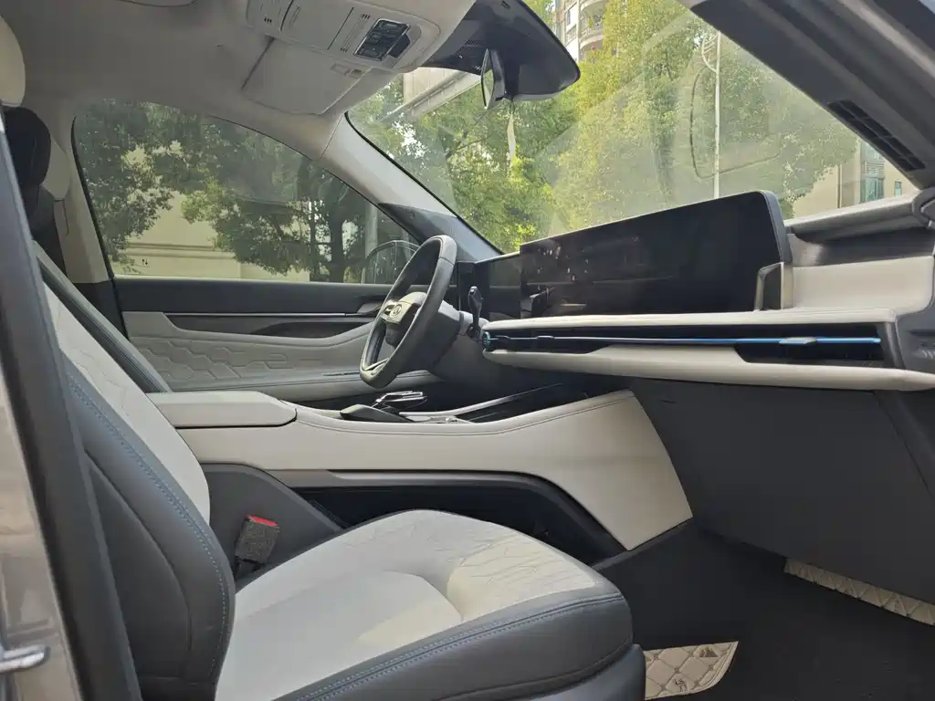 Ford Edge 2023 L 2.0T EcoBoost мест Luxury