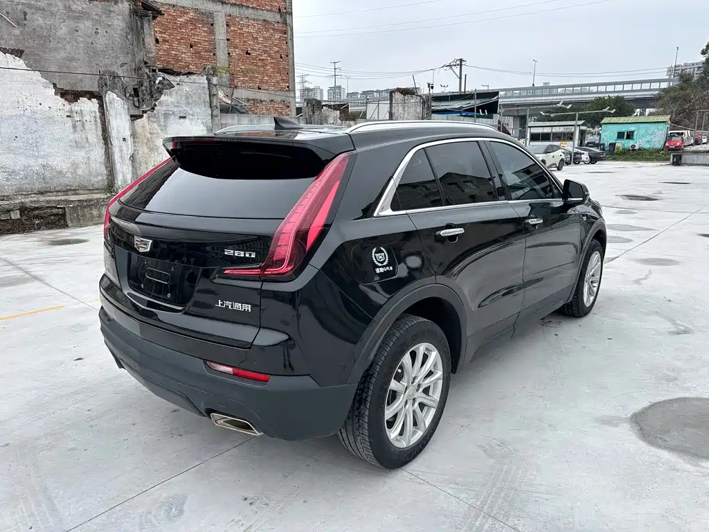 CADILLAC XT4