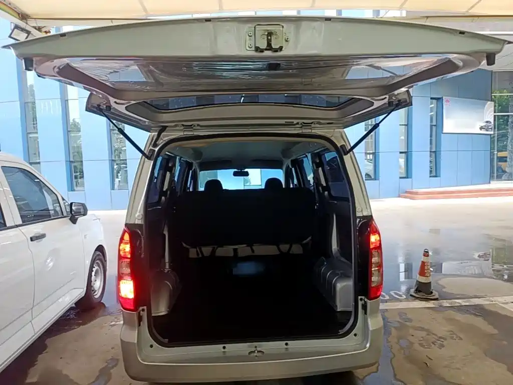 Wuling Hongguang V — миниатюра 19