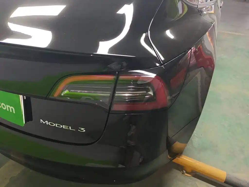 Tesla Model 3 — миниатюра 8