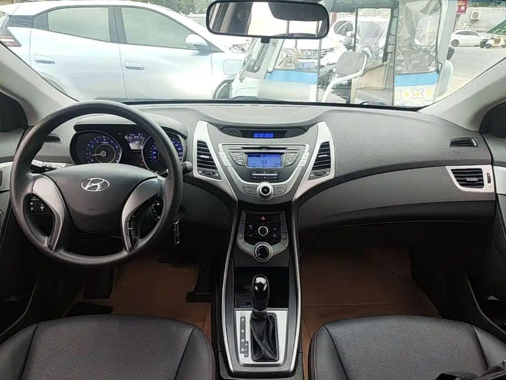Hyundai Elantra Langdong — миниатюра 10
