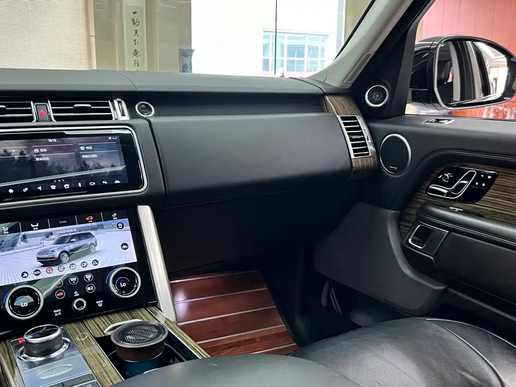 Land Rover Range Rover — миниатюра 21